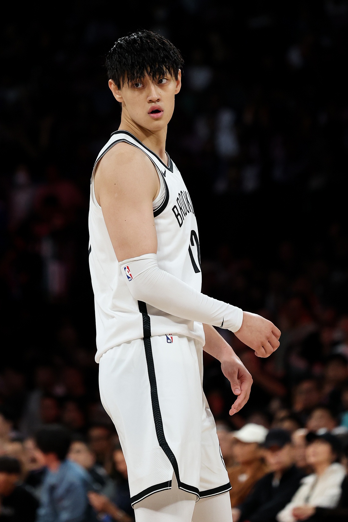 NBA中国赛或是曾凡博展现自己的最好机会 篮网目前竞争激烈且残酷